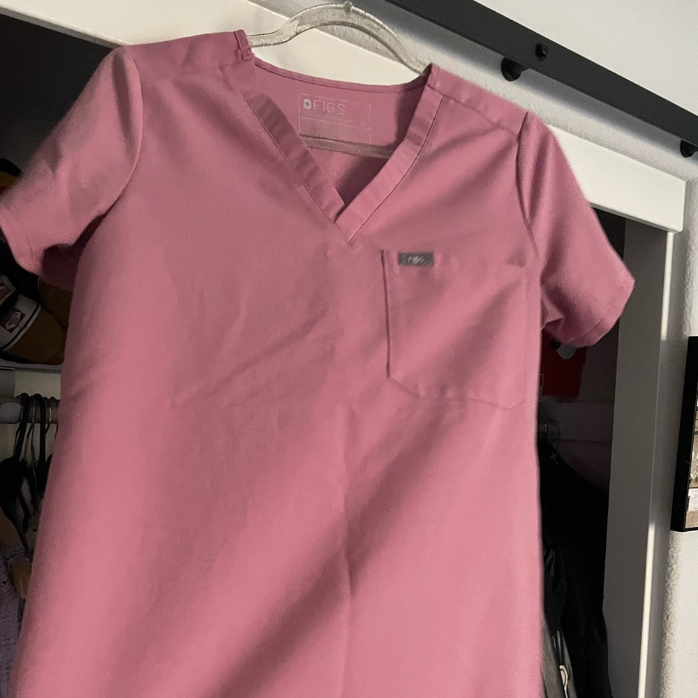 Figs light pink scrub set